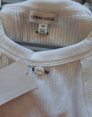 urban social xs white ribbed tank flower accent nwt msrp $19.97